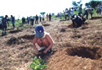 Plantio de mudas nativas em APP do Colégio Agrícola, no entorno da Serra do Japi